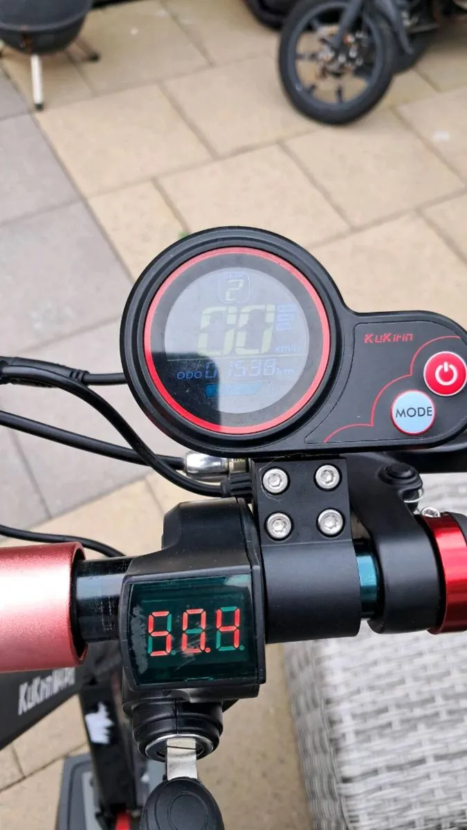 kukirin M4 Pro scooter - Image 2