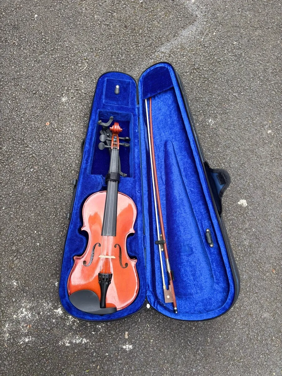 Leonardo 1/2 size Violin with Bow & Case - Image 1