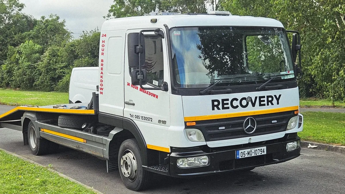 Recovery truck - Image 1