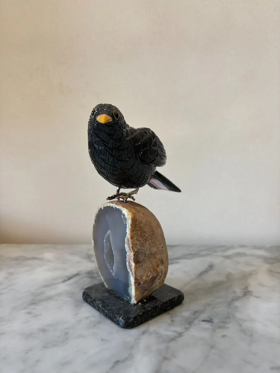 🐦 Hand-Carved Gemstone European Blackbird - Image 1