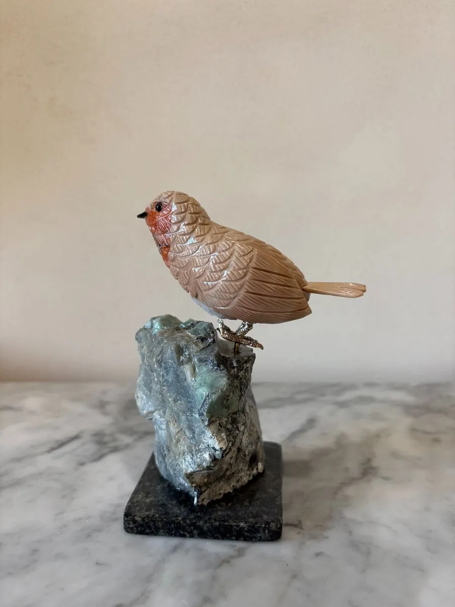 🐦 Hand-Carved Gemstone European Robin - Image 2
