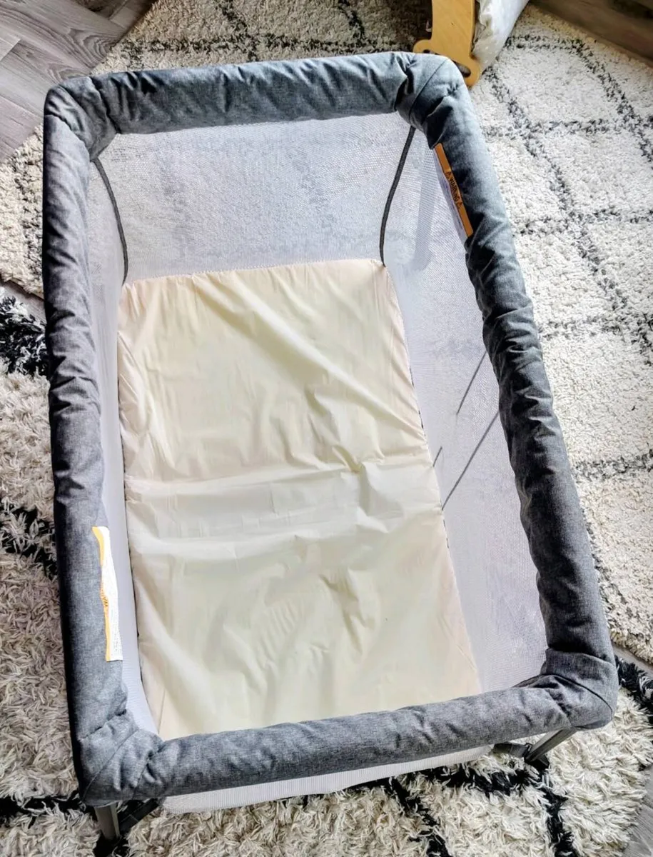 Babylon Travel Cot/ Playpen - Image 3