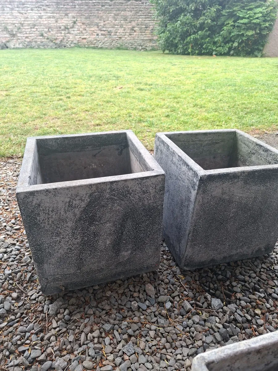 Grey Plant pots x 6 / front door / patio pots - Image 3