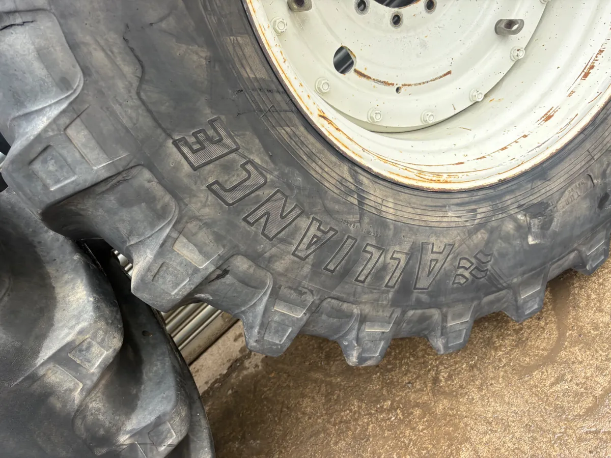 710/70/38 new Holland 10 stud wheels - Image 4