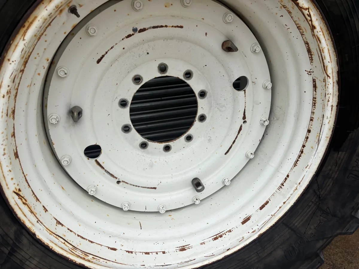 710/70/38 new Holland 10 stud wheels - Image 3