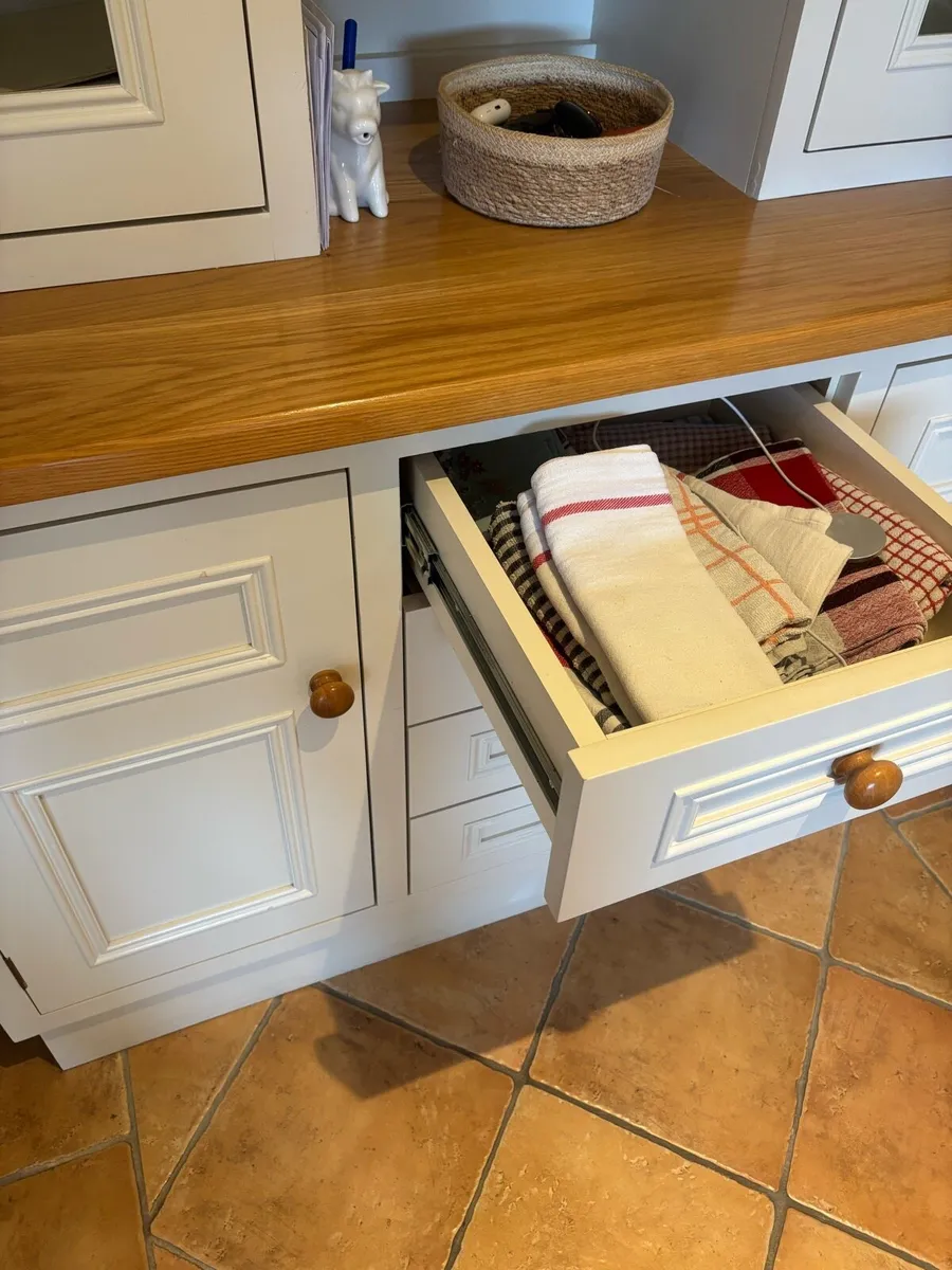 Dresser - Image 2