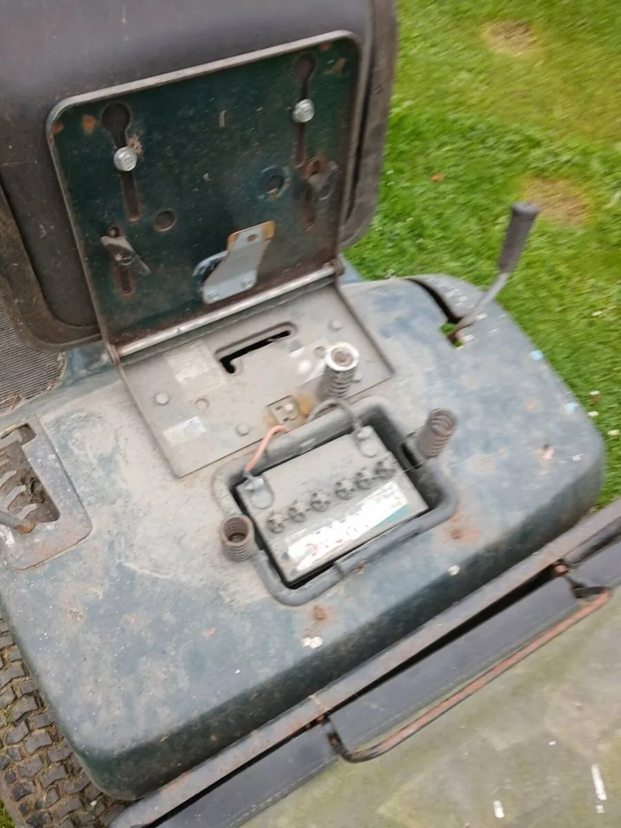 Hayter 13.5 hp Briggs engine / starts & drives - Image 3