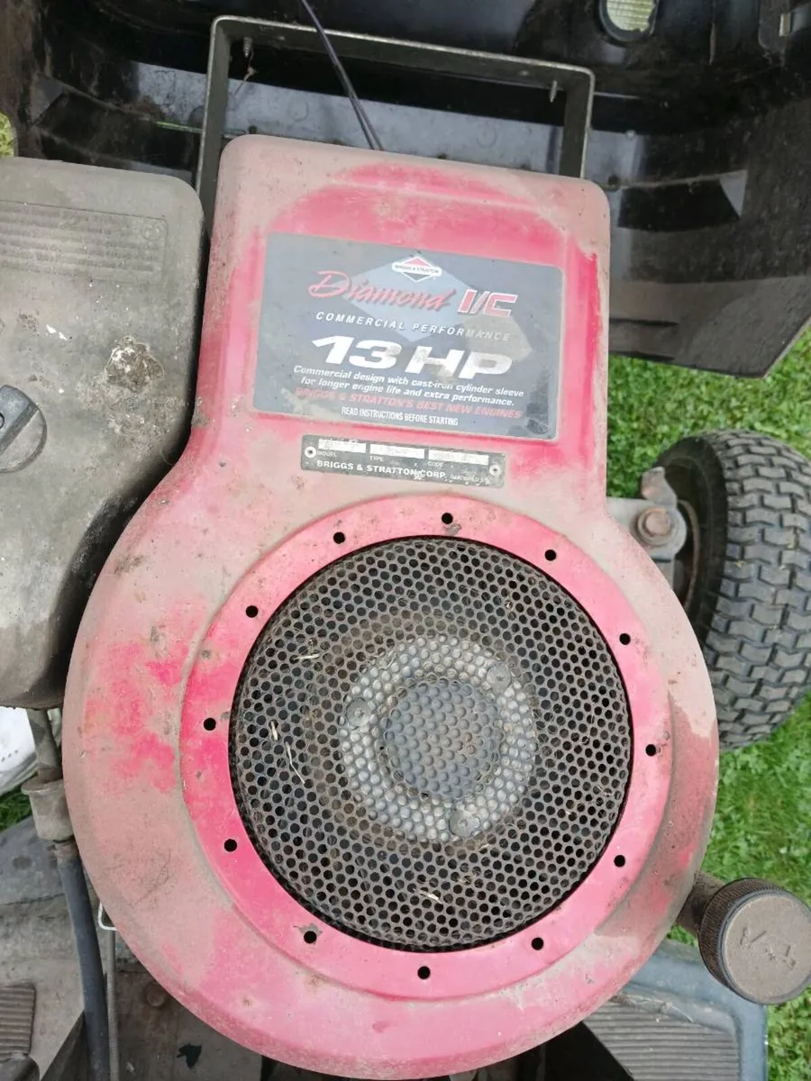 Hayter 13.5 hp Briggs engine / starts & drives - Image 4