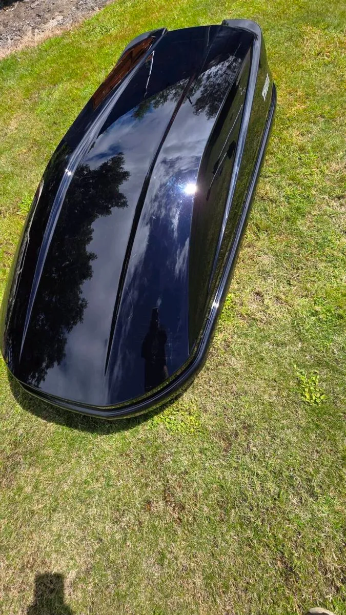 Thule Touring M 200 Glossy Black Aero Roofbox - Image 1