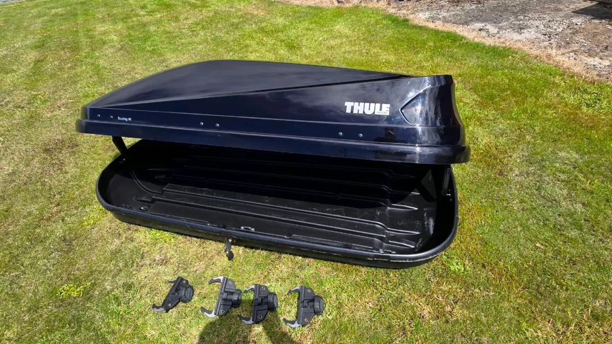 Thule Touring M 200 Glossy Black Aero Roofbox - Image 2