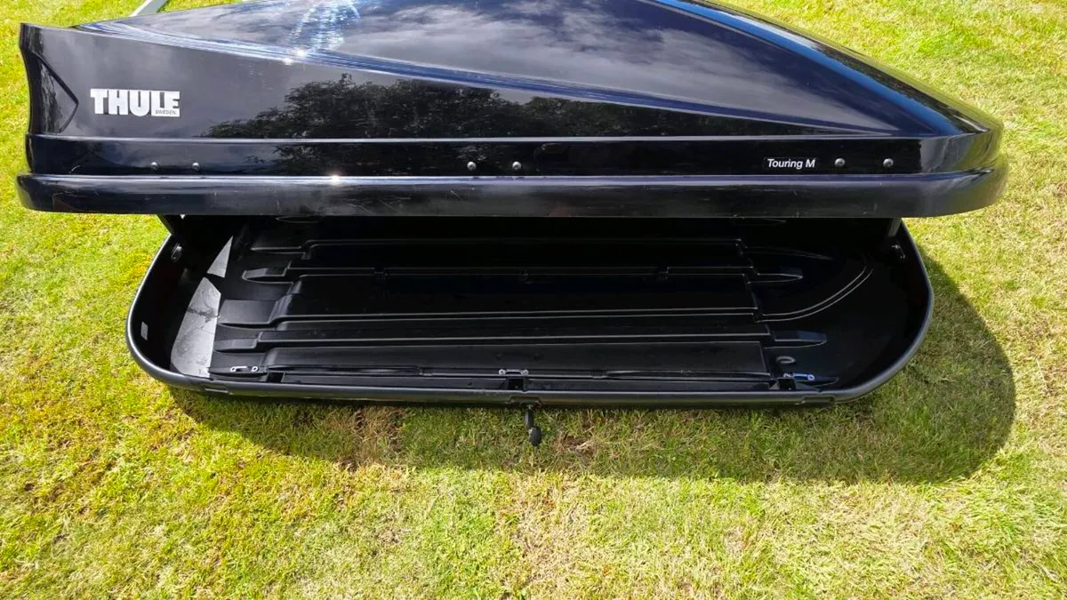 Thule Touring M 200 Glossy Black Aero Roofbox - Image 3