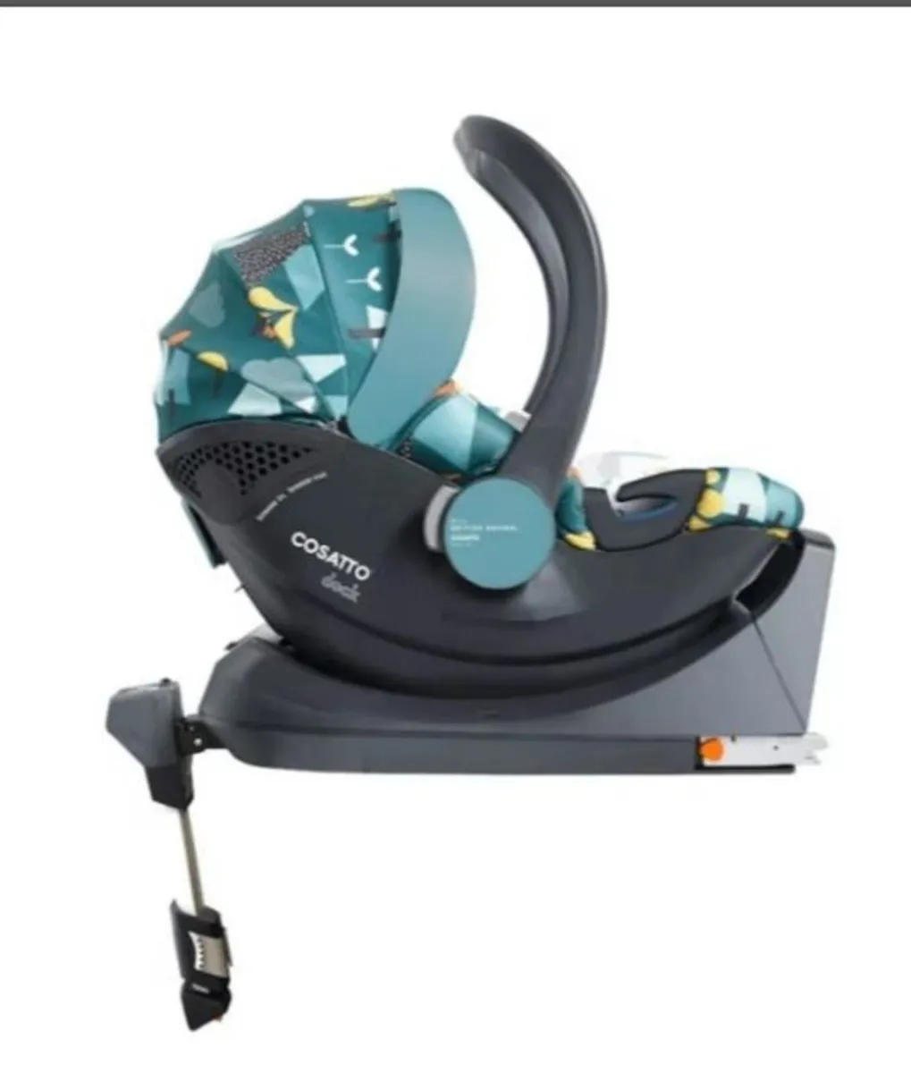 Cosatto Wow foxtale Car seat and i dock - Image 1