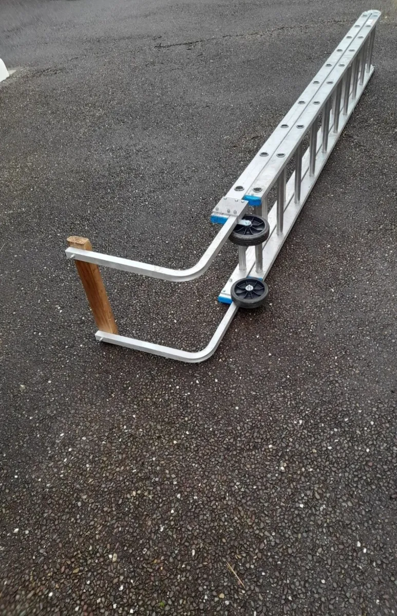20' Stradbally Folding Roof Ladder as new. - Image 3