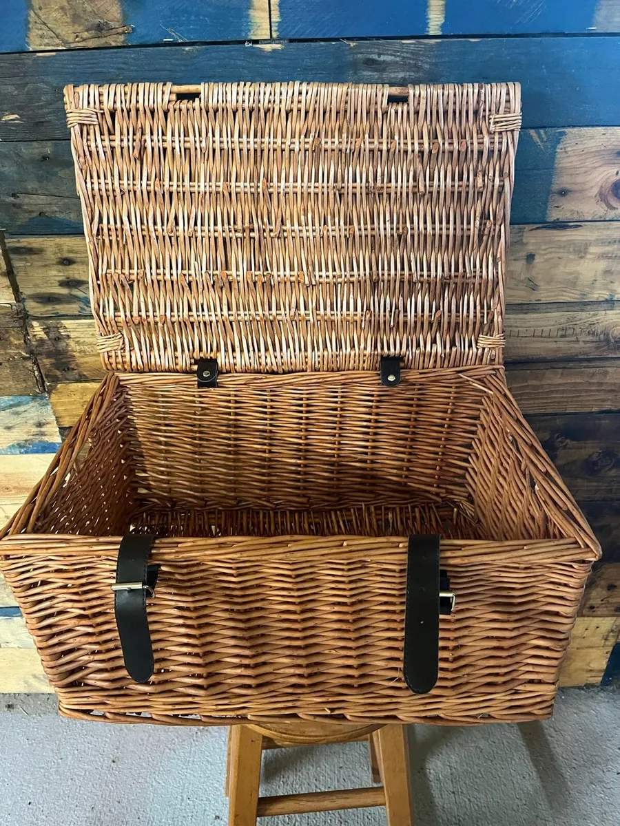 Picnic basket - Image 1