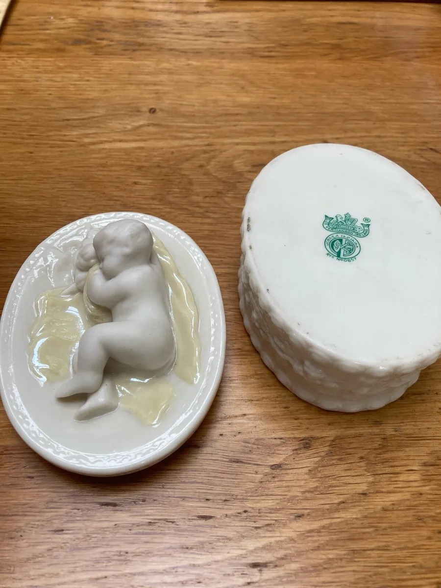 Beleek trinket box circa 1946-1980 vintage - Image 3
