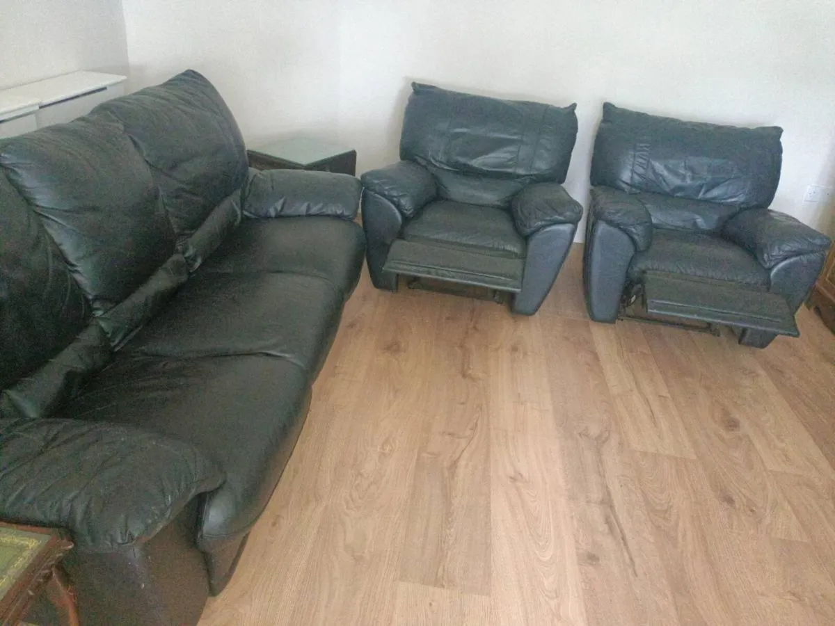Black leather couch - Image 2