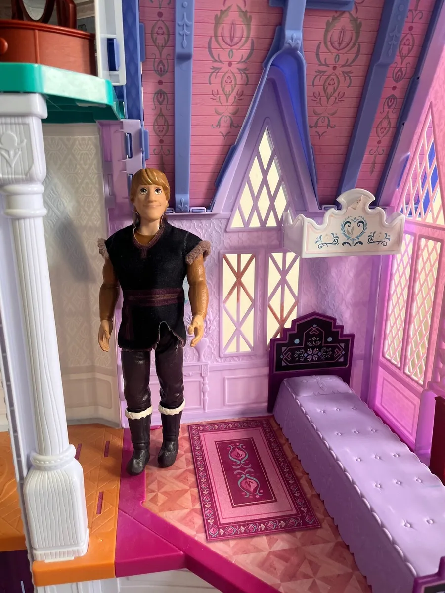 Frozen castle - Image 2