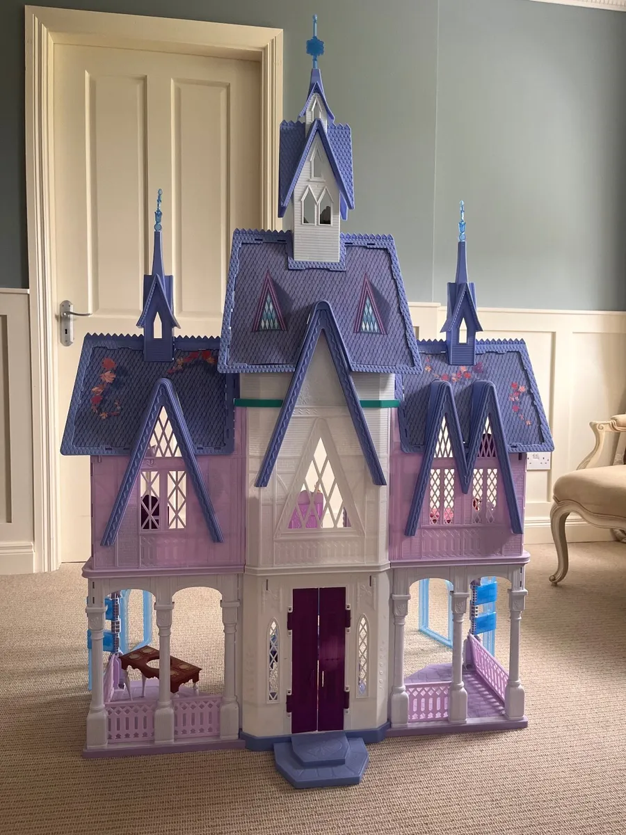 Frozen castle - Image 1