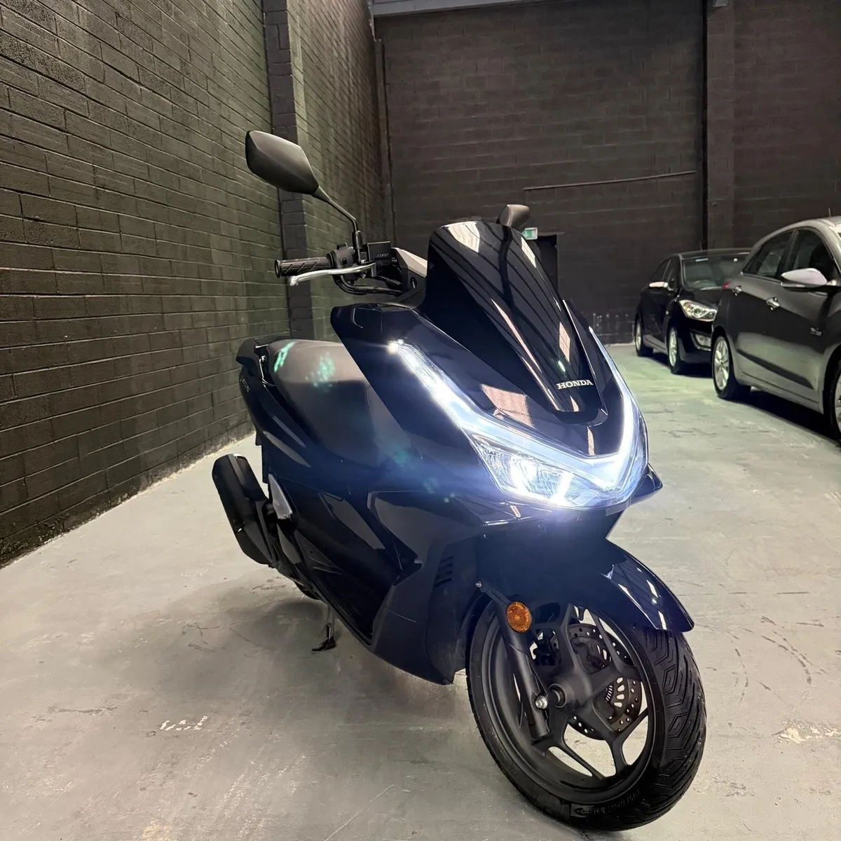 Honda PCX 125 - Image 1