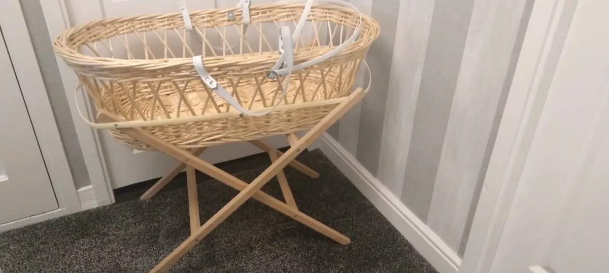 Baby moses basket - Image 1