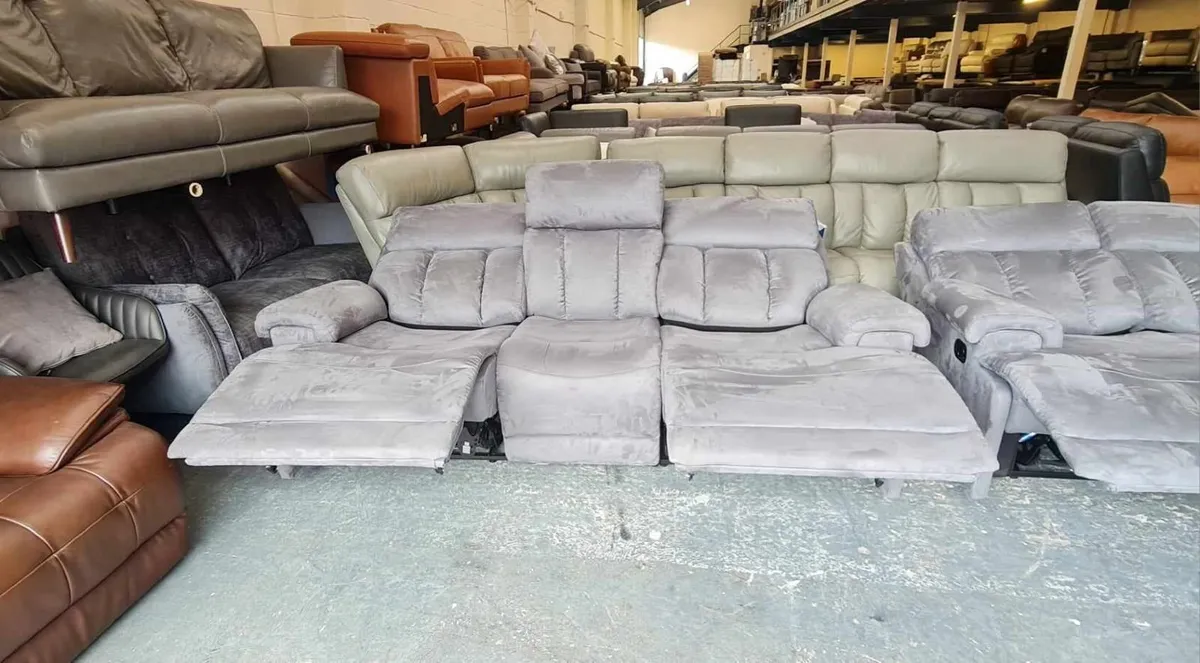 La-z-boy mid grey fabric 3+2 seater sofas - Image 1