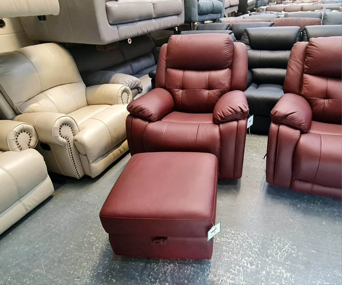 La-z-boy red leather 3 seater sofa, chair, puffee - Image 2