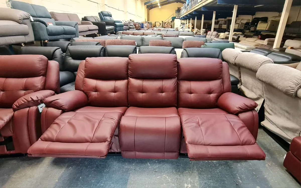 La-z-boy red leather 3 seater sofa, chair, puffee - Image 3