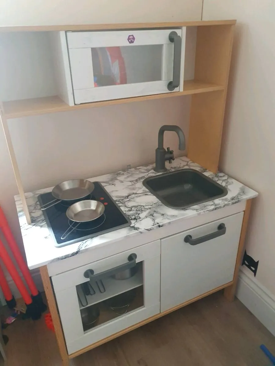 Kids toy kitchen - Image 1