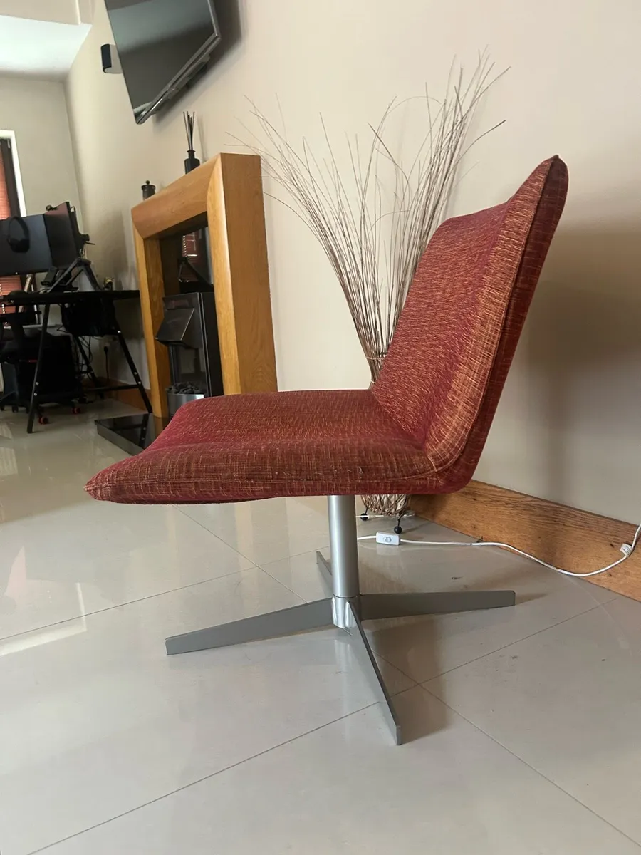 Accent chair - Image 2