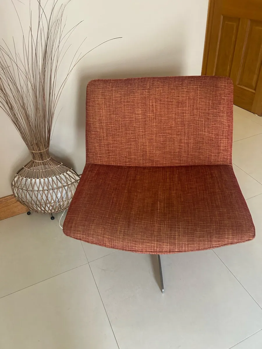 Accent chair - Image 3