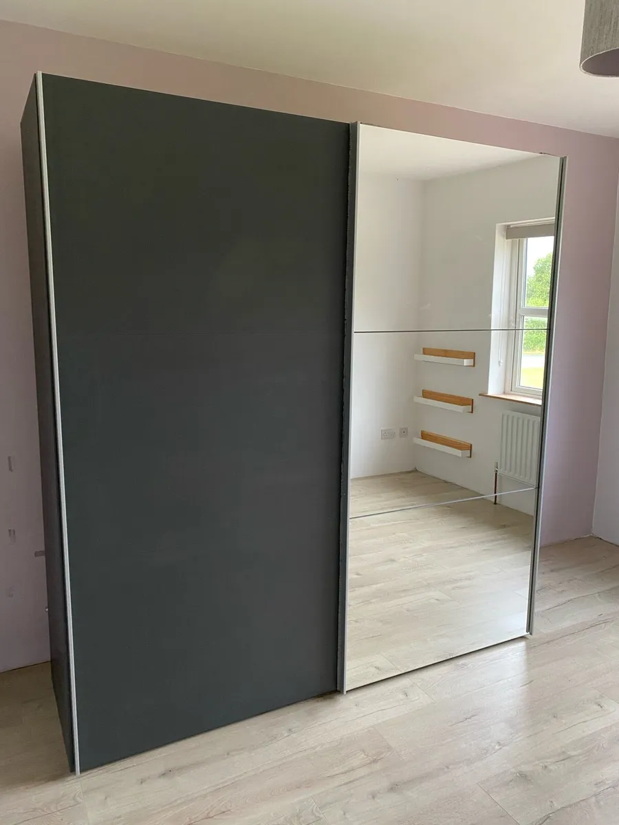 2 door sliderobe - Image 1