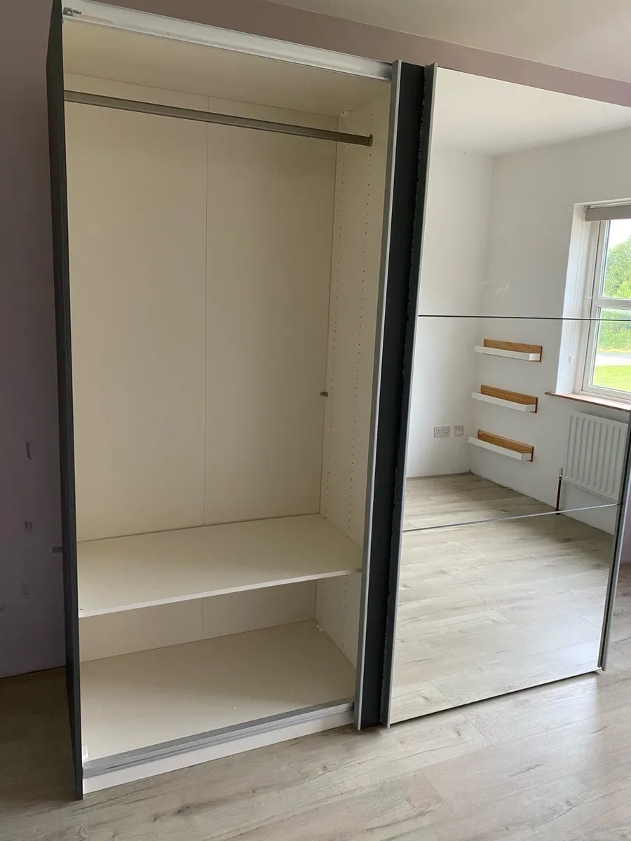 2 door sliderobe - Image 2