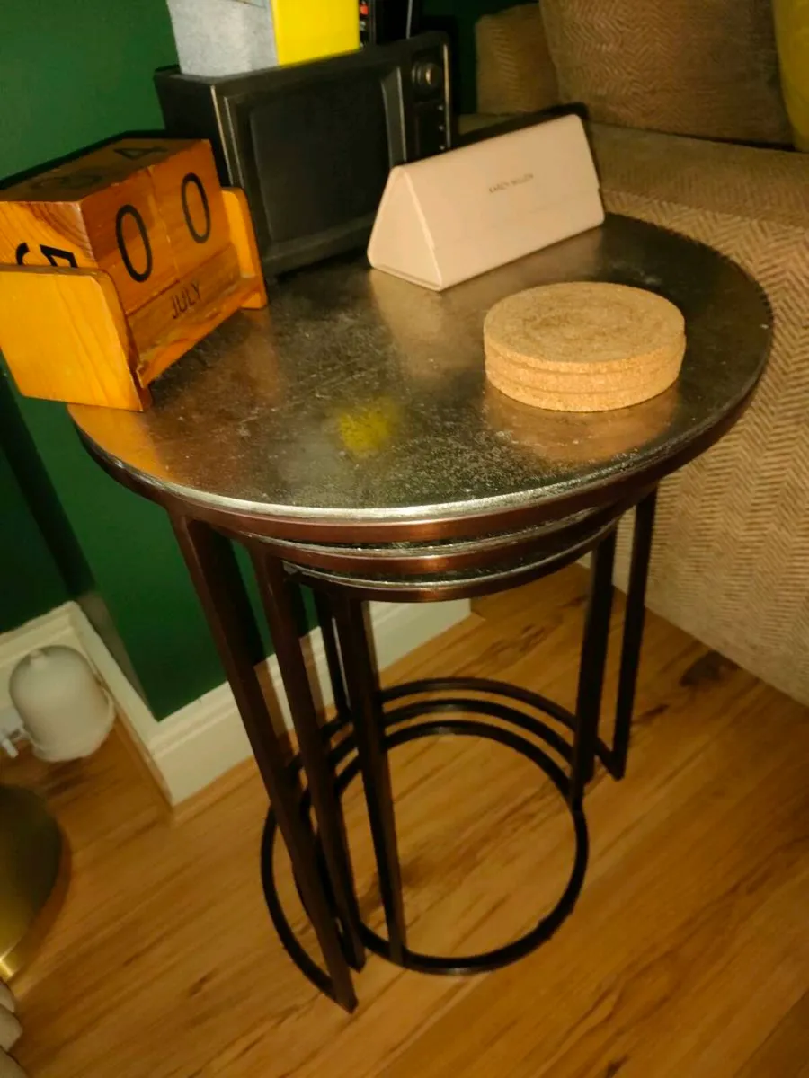 Nest of tables - Image 1