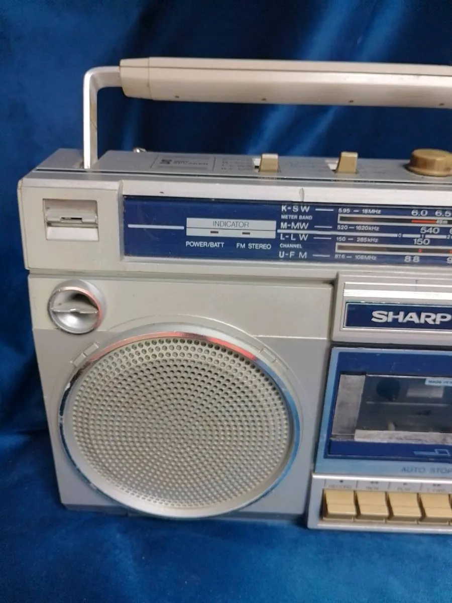 1981 Sharp GF-4747E boom box - Image 2