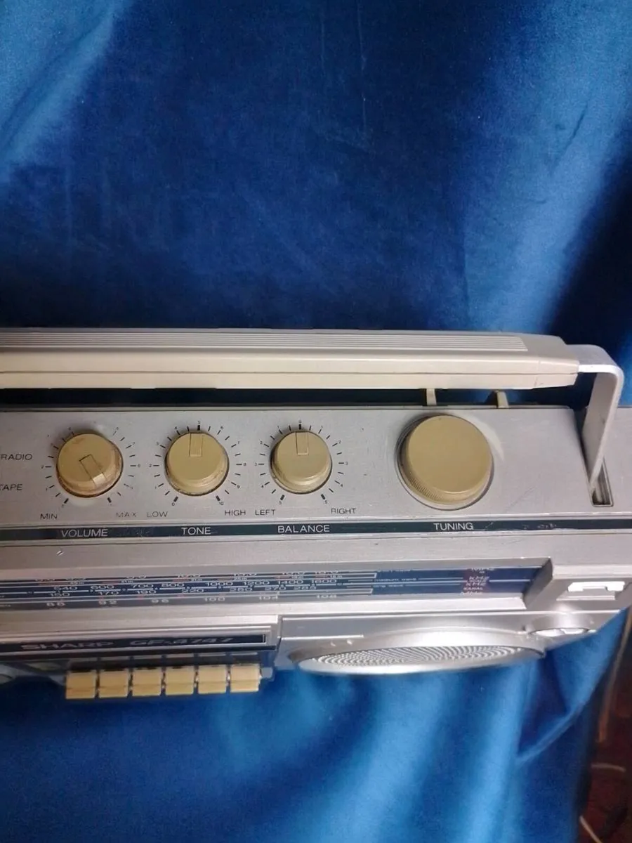 1981 Sharp GF-4747E boom box - Image 4