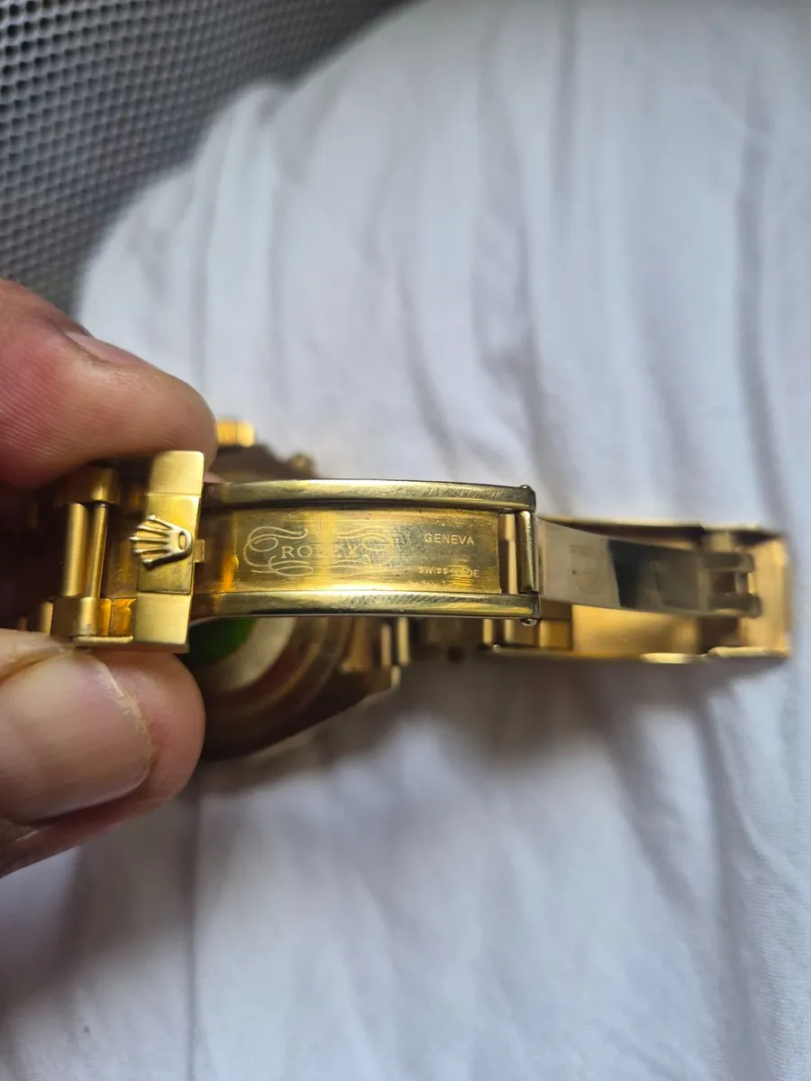 Gold-coloured fashion watch (Replica / Not origina - Image 1