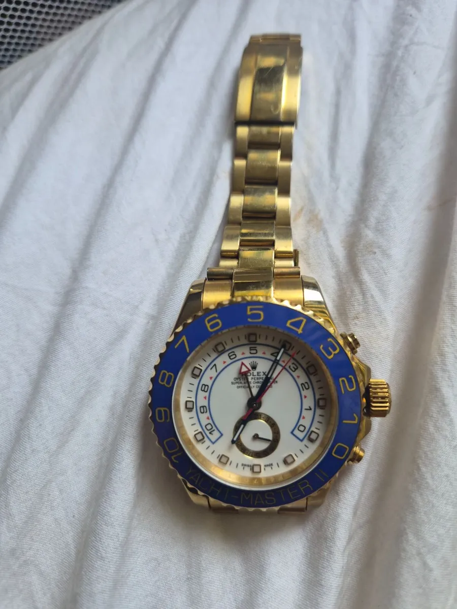 Gold-coloured fashion watch (Replica / Not origina - Image 2