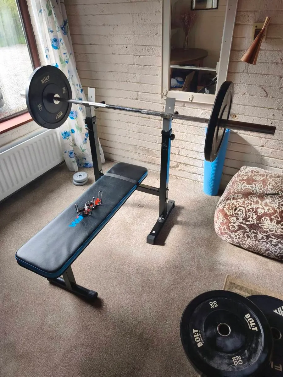 Benchpress + bar + plates. - Image 1