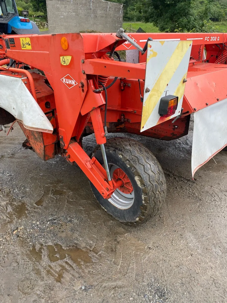 10ft Kuhn 302 mower - Image 3