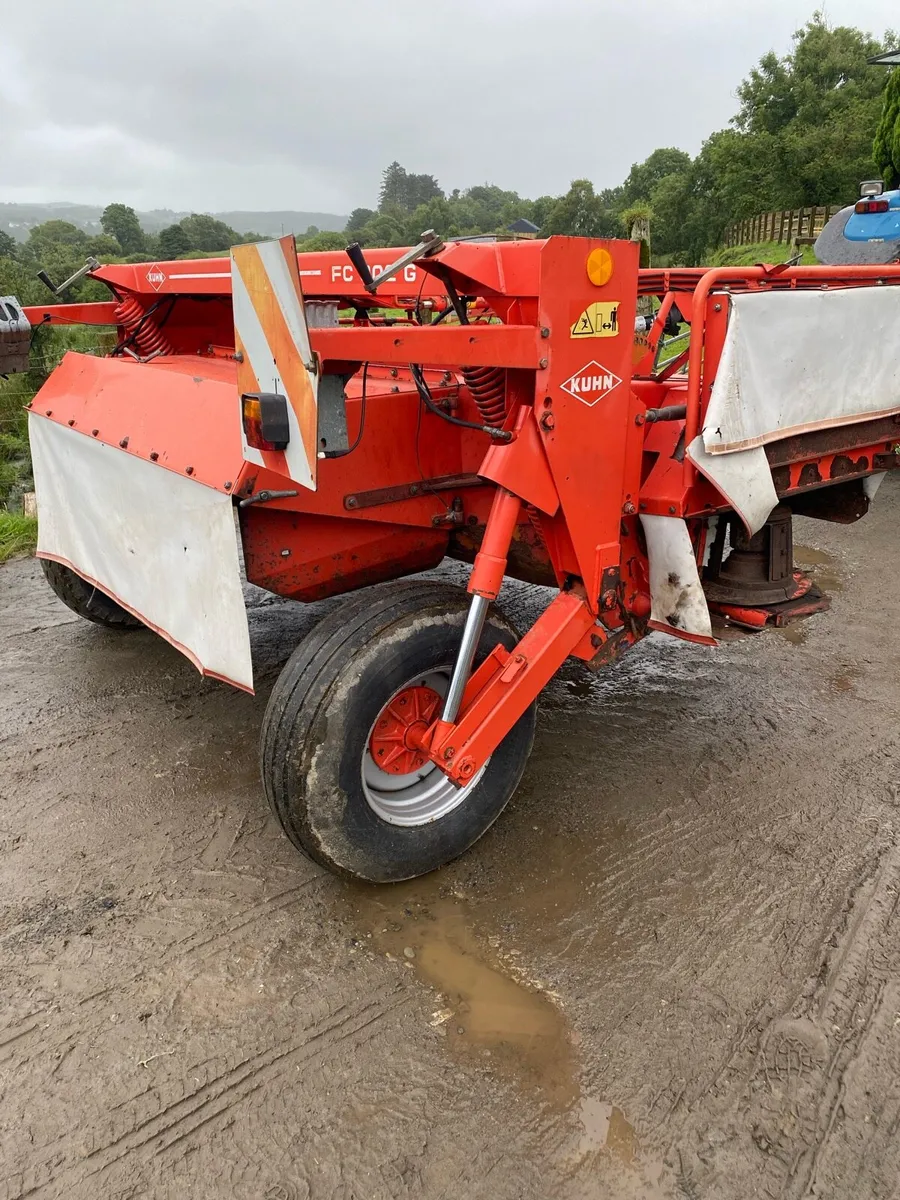 10ft Kuhn 302 mower - Image 4