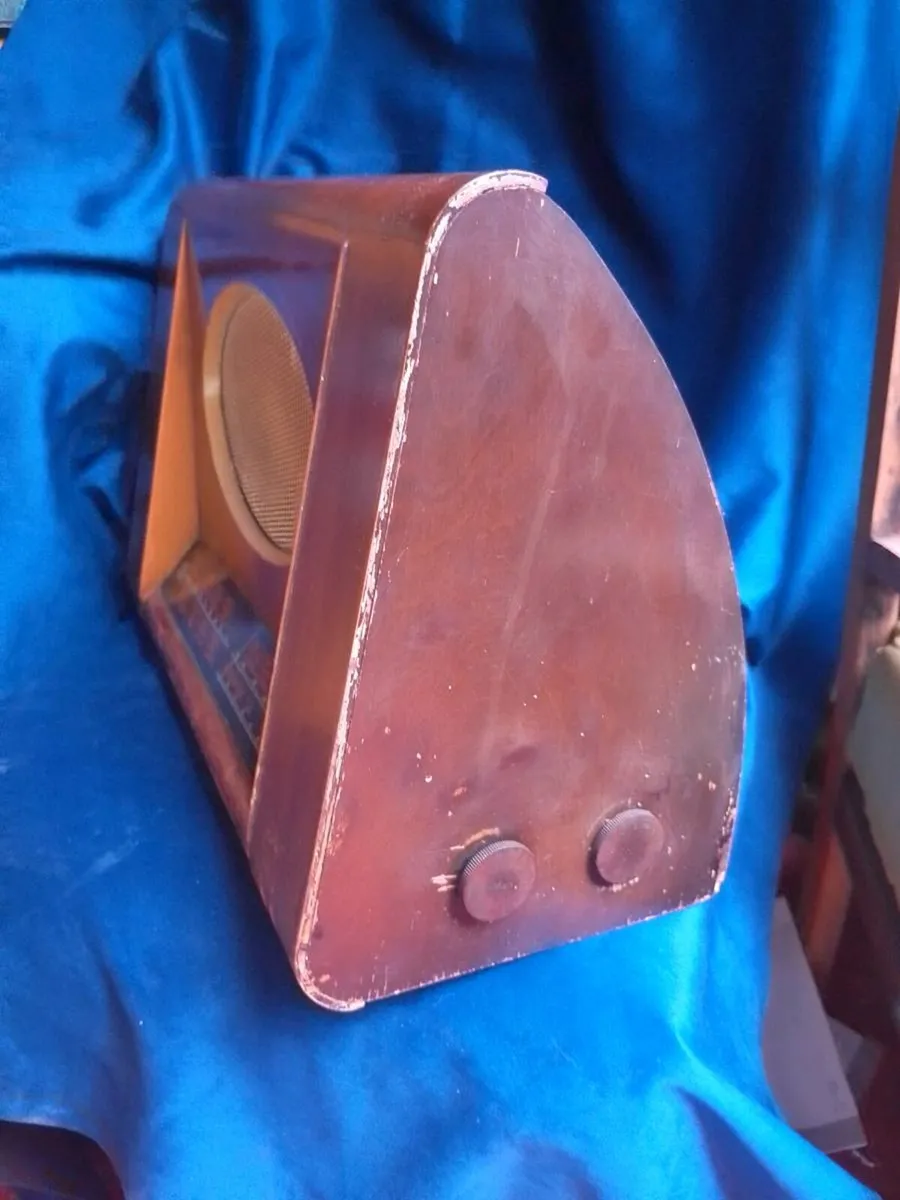 His masters voice vintage radio - Image 2