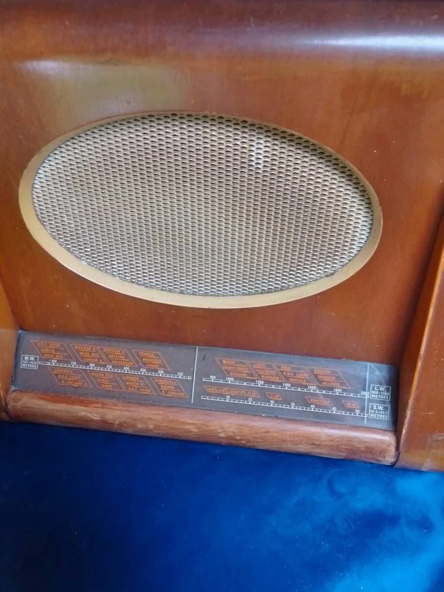 His masters voice vintage radio - Image 3