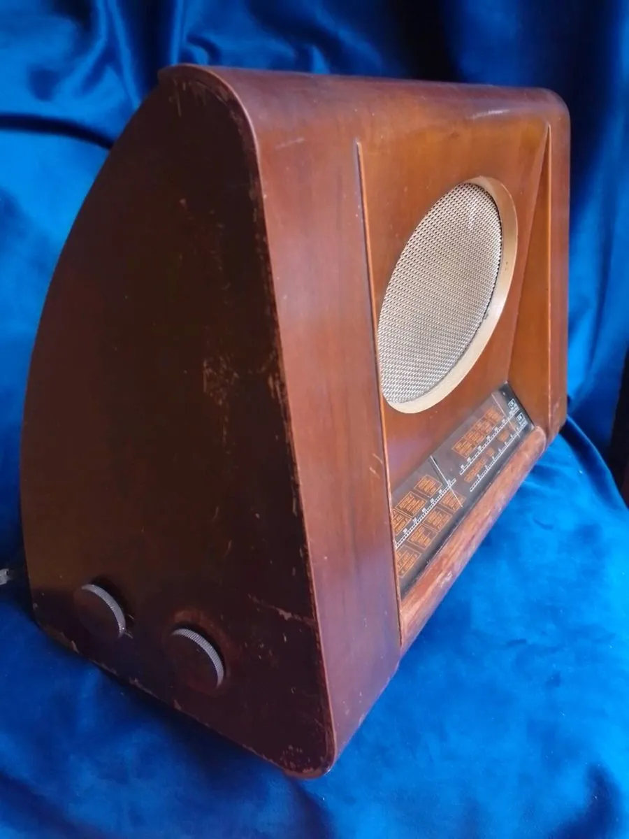 His masters voice vintage radio - Image 1