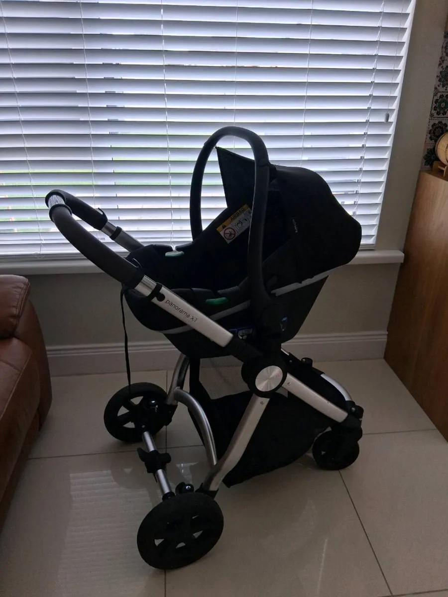 Car Seat & Pram Set with ISOFIX Base - Image 1