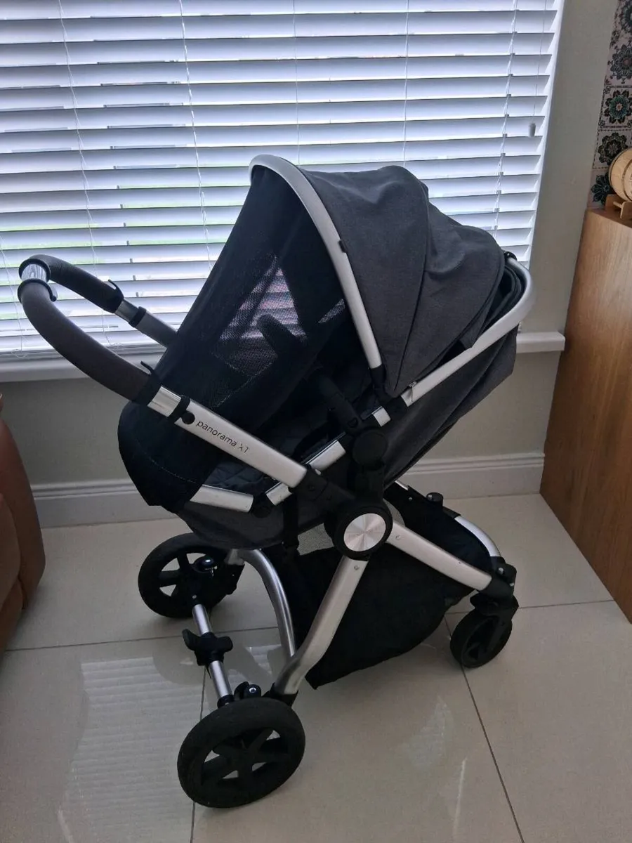 Car Seat & Pram Set with ISOFIX Base - Image 3