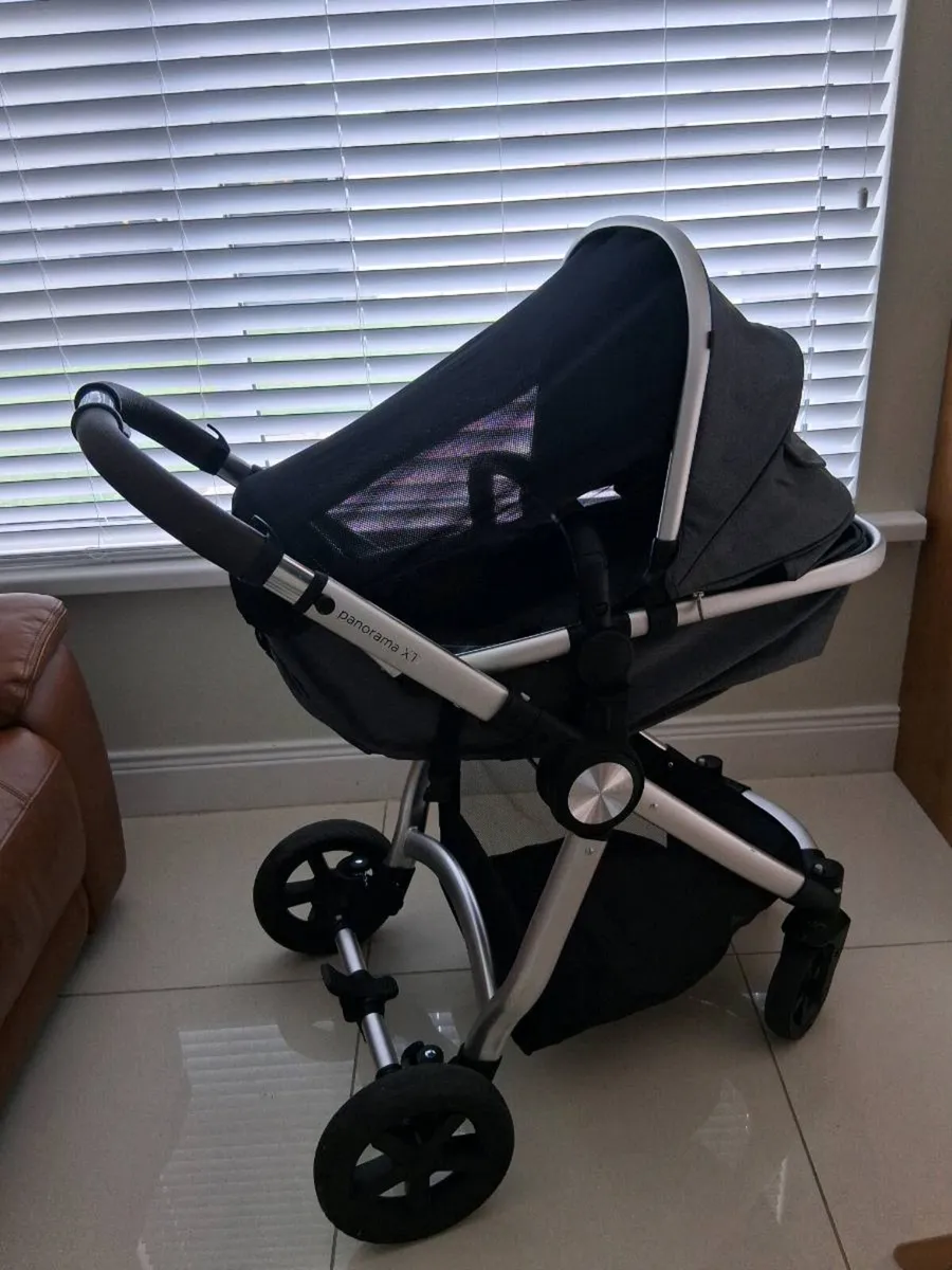 Car Seat & Pram Set with ISOFIX Base - Image 4