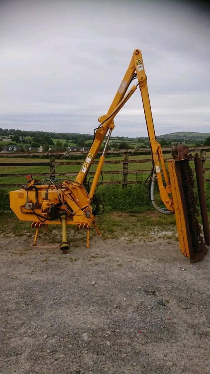 Bomford Hedge Trimmer - Image 1