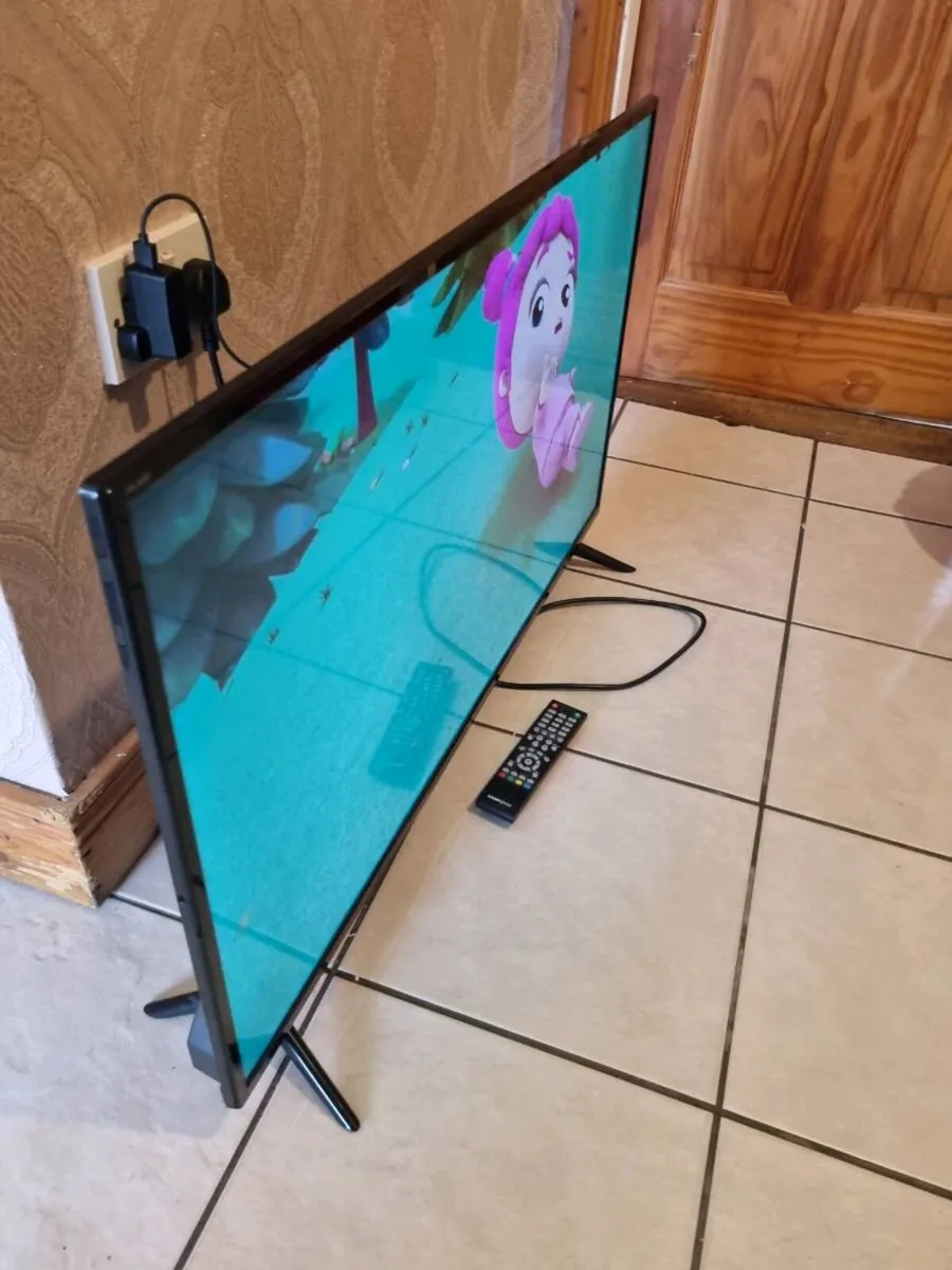 38inc tv hdmi USB compatible with remote NOT smart - Image 4