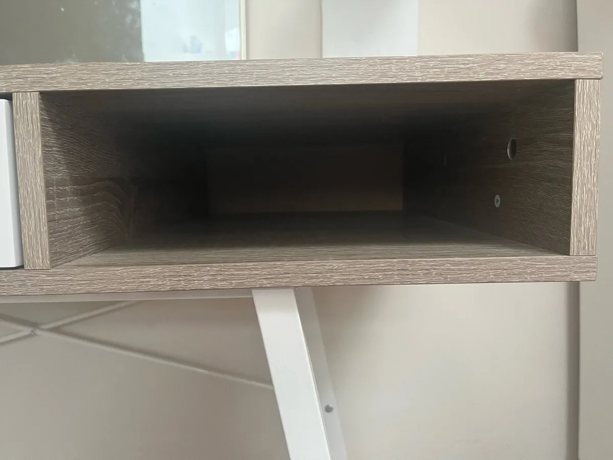 Desk - Image 4