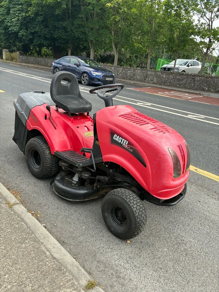 Castle garden ride on lawnmower - Image 1